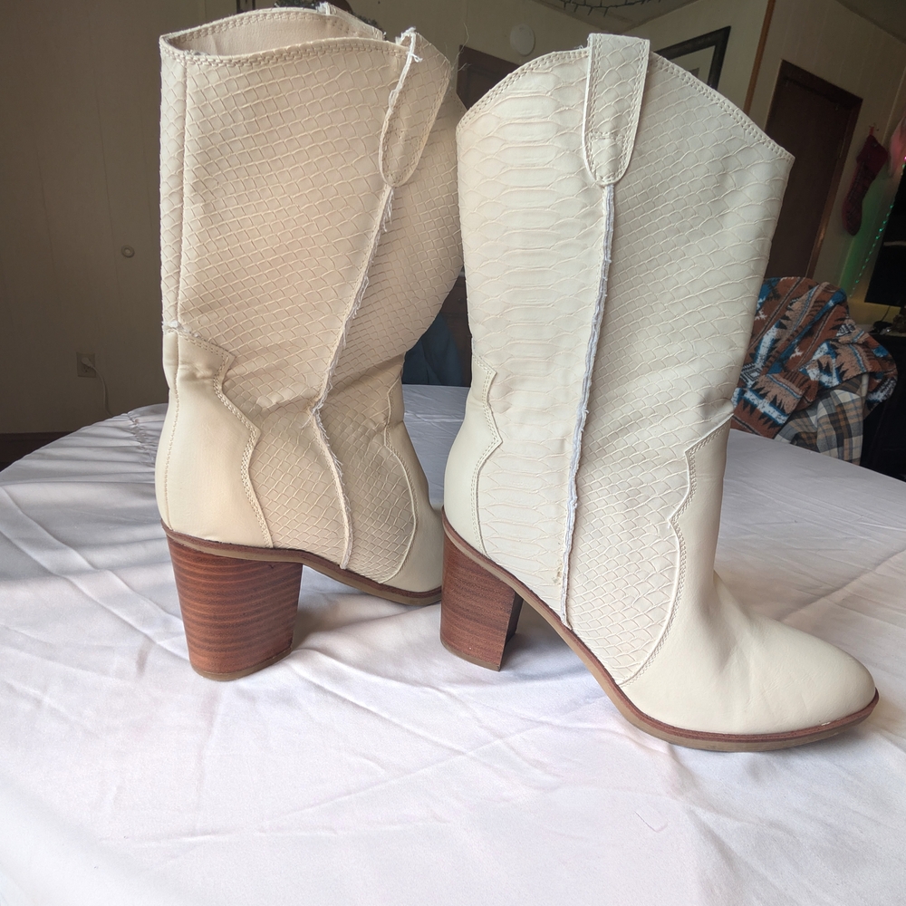 MIA White Snake Embossed Western Cowgirl Boots Block Heel Size 10
